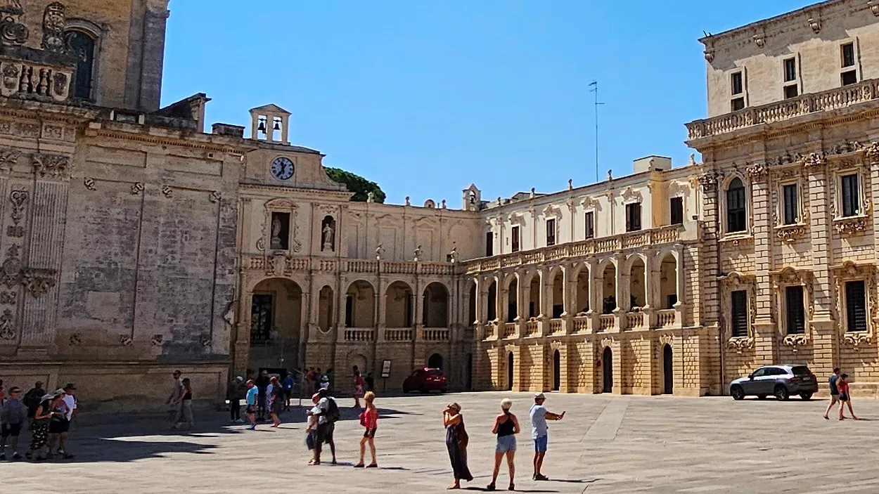 Lecce, Palazzo Vescovile in Piazza Duomo