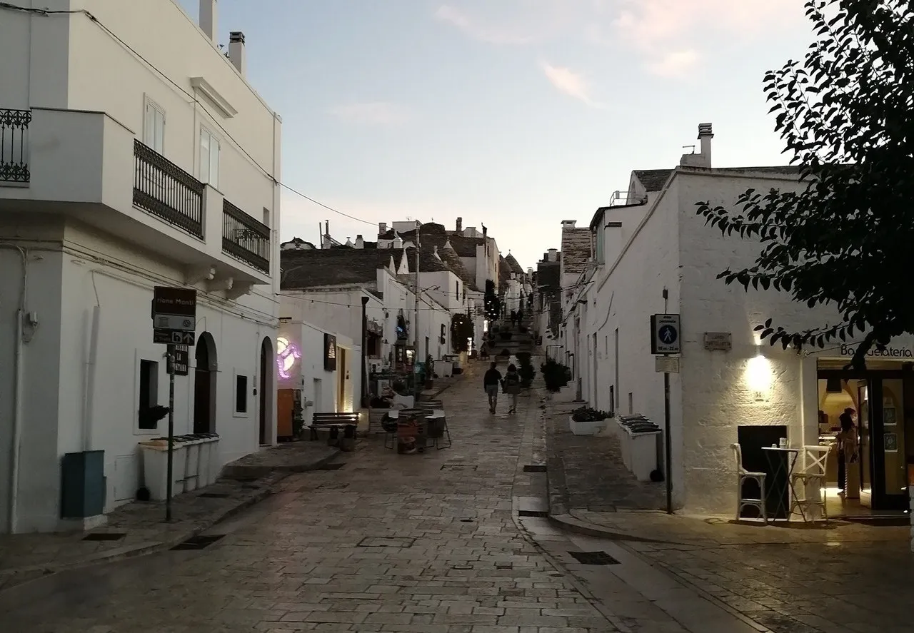 Visita Guidata di Alberobello e Locorotondo (EN)