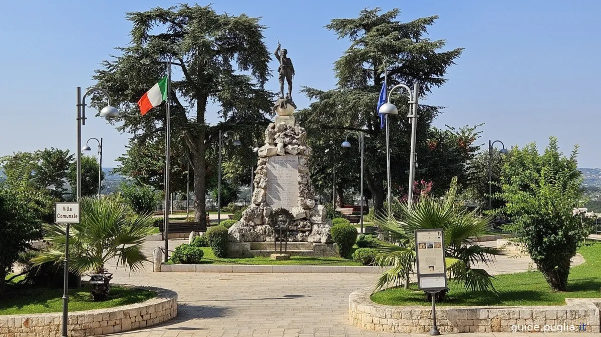 Piazza Garibaldi, jardins, statue de Garibaldi