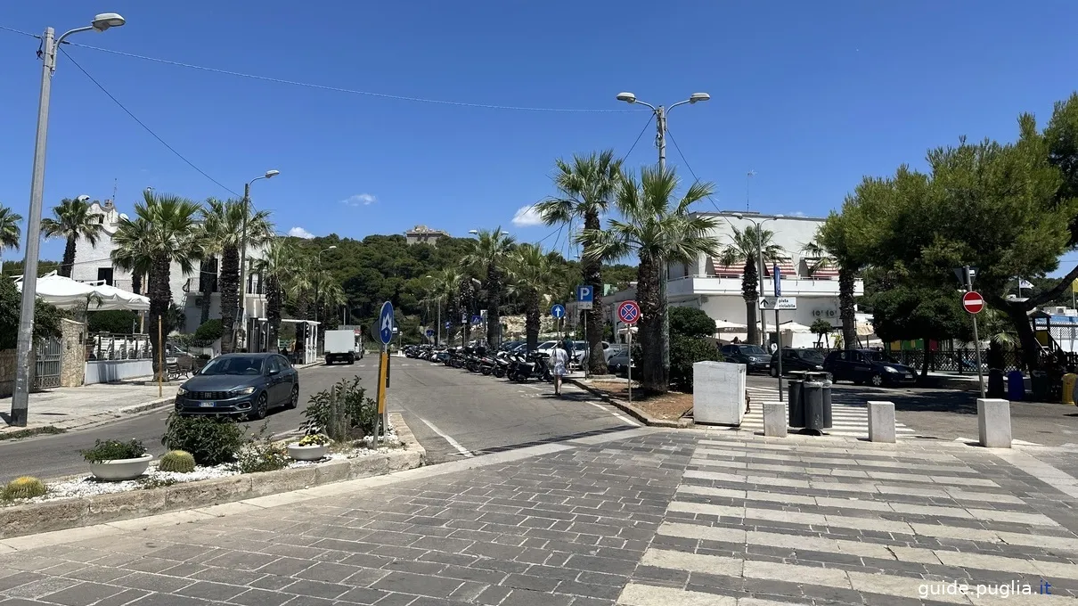 Parkplatz im Dorf Santa Caterina