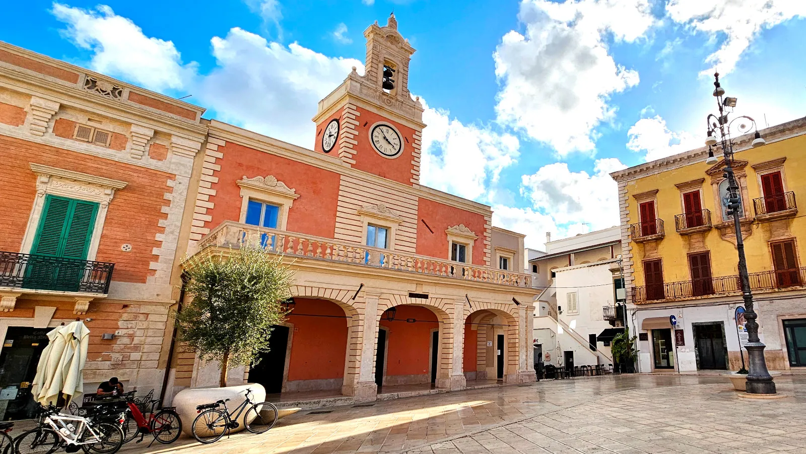 Centre historique de Fasano, palais de l'horloge et tour civique