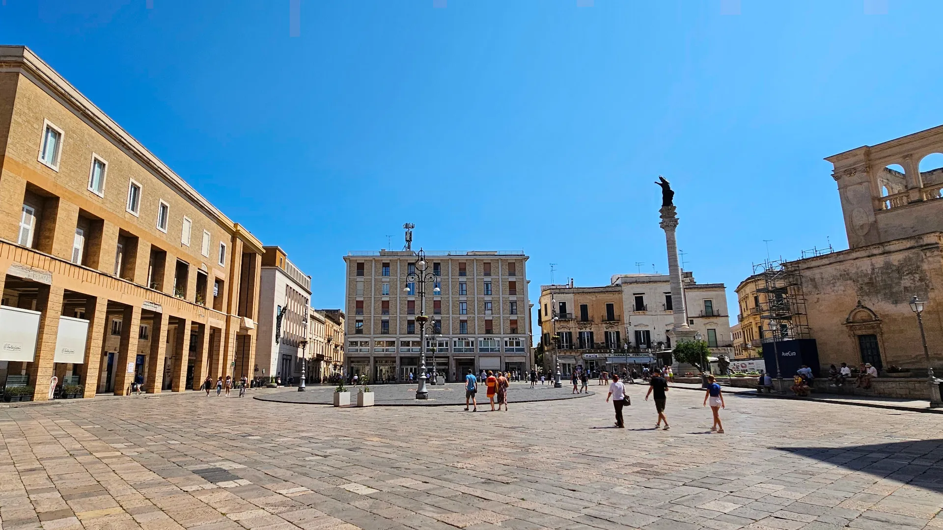 Centre historique de Lecce, Piazza Sant'Oronzo