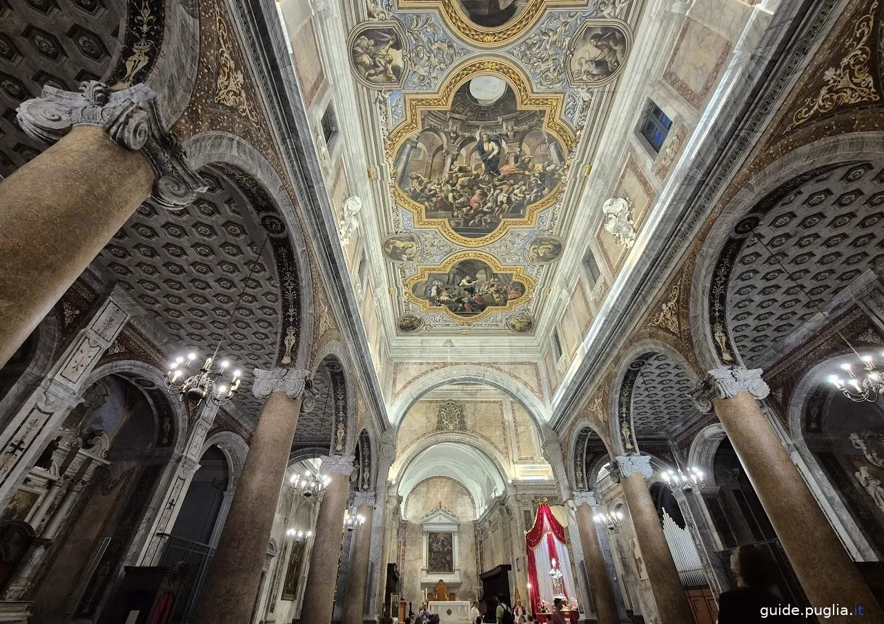 interior of santa maria cathedral