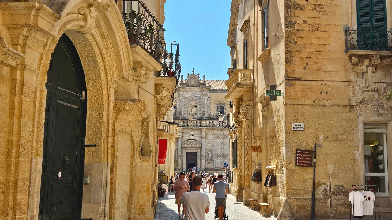 Lecce, Via Palmieri with a view of the Cathedral of Sant'Oronzo
