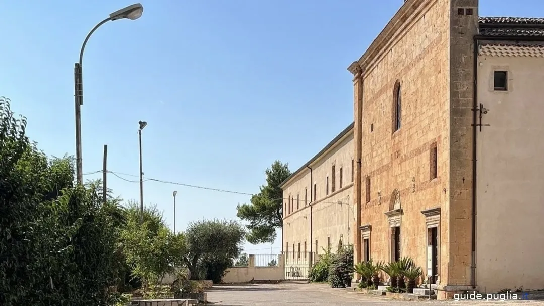 Außenansicht der Wallfahrtskirche Santa Maria di Stignano