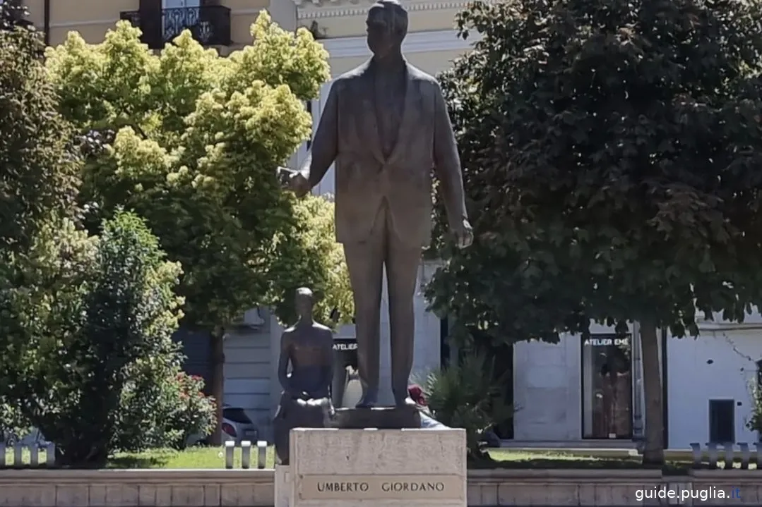 Piazza Giordano, statue of Umberto Giordano