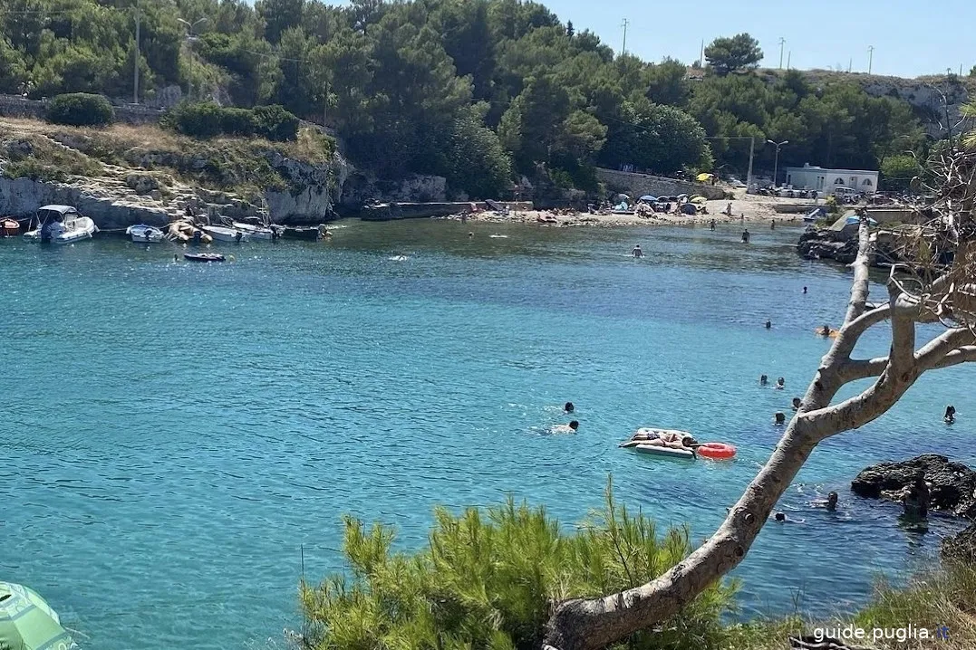 grotte des cerfs, port badisco, plage