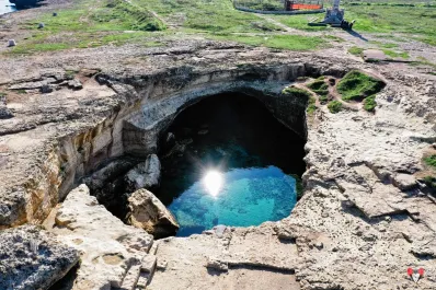Grotte de la poésie, piscine naturelle. Visites guidées
