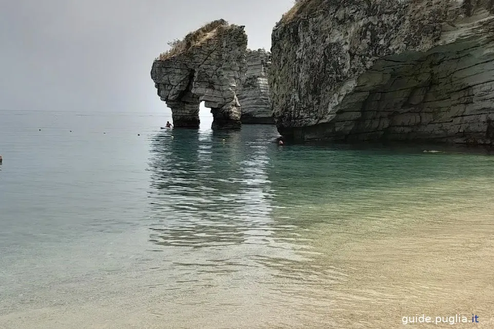 Bucht mit Orangenblüten, Strand, Stapel