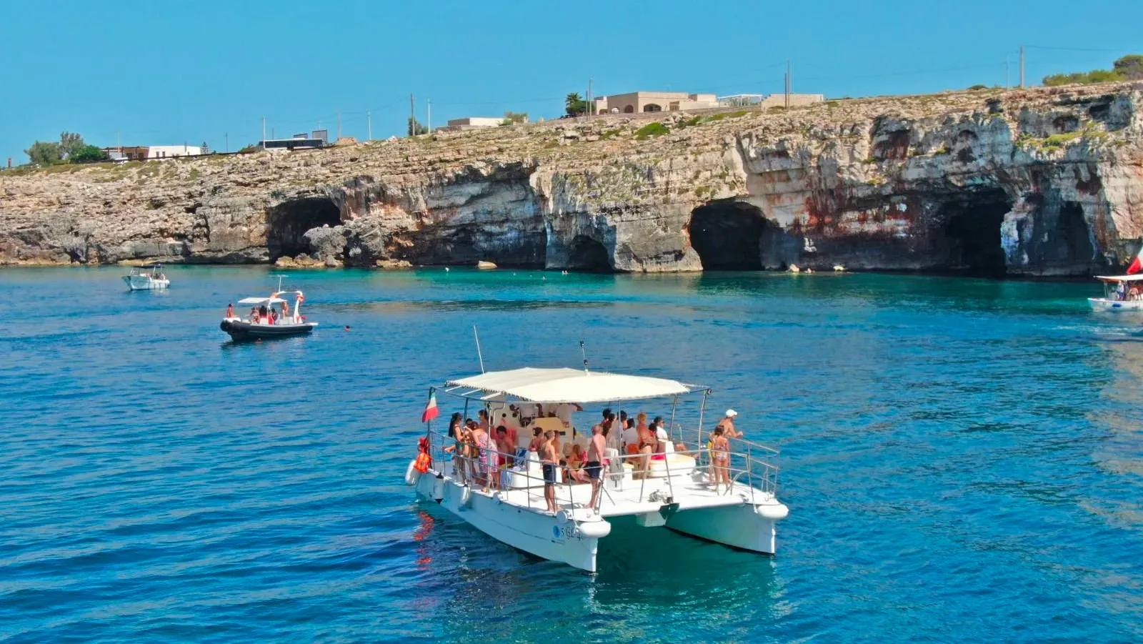 Noleggio catamarano a Leuca con vista 360, per mezza giornata