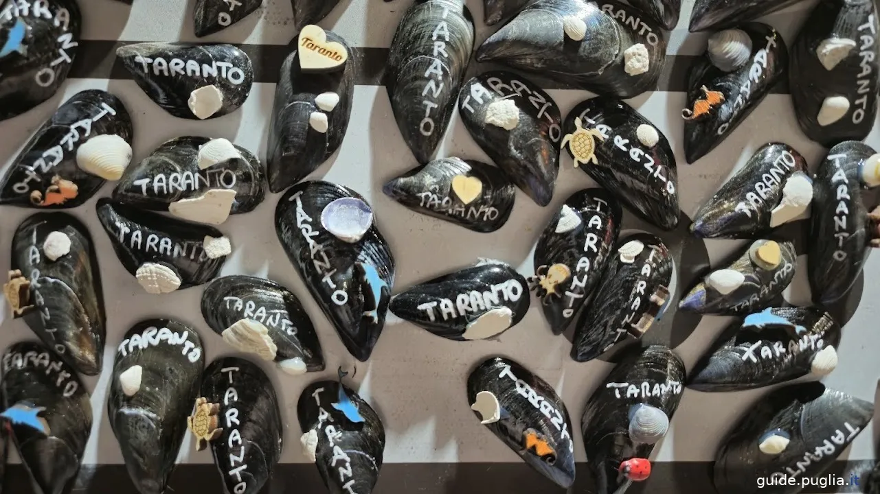 souvenir shop, mussel magnets, old taranto