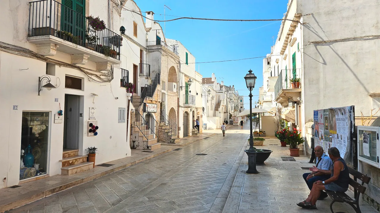 Cisternino, street in the historic center