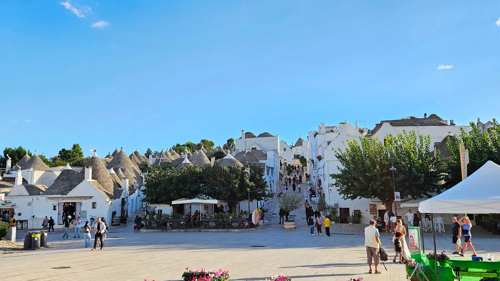 Alberobello, Largo Martellotta nel Rione Monti in centro storico