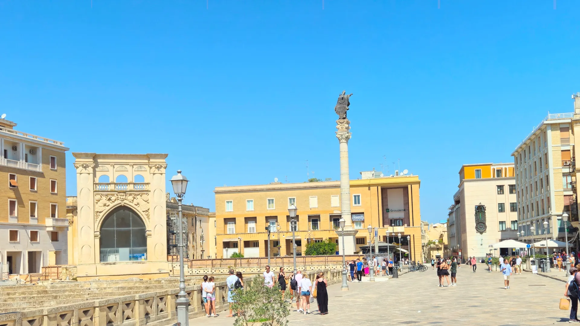 Lecce, Piazza Sant'Oronzo vue de l'amphithéâtre romain