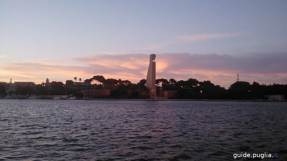 Brindisi, monument au marin italien