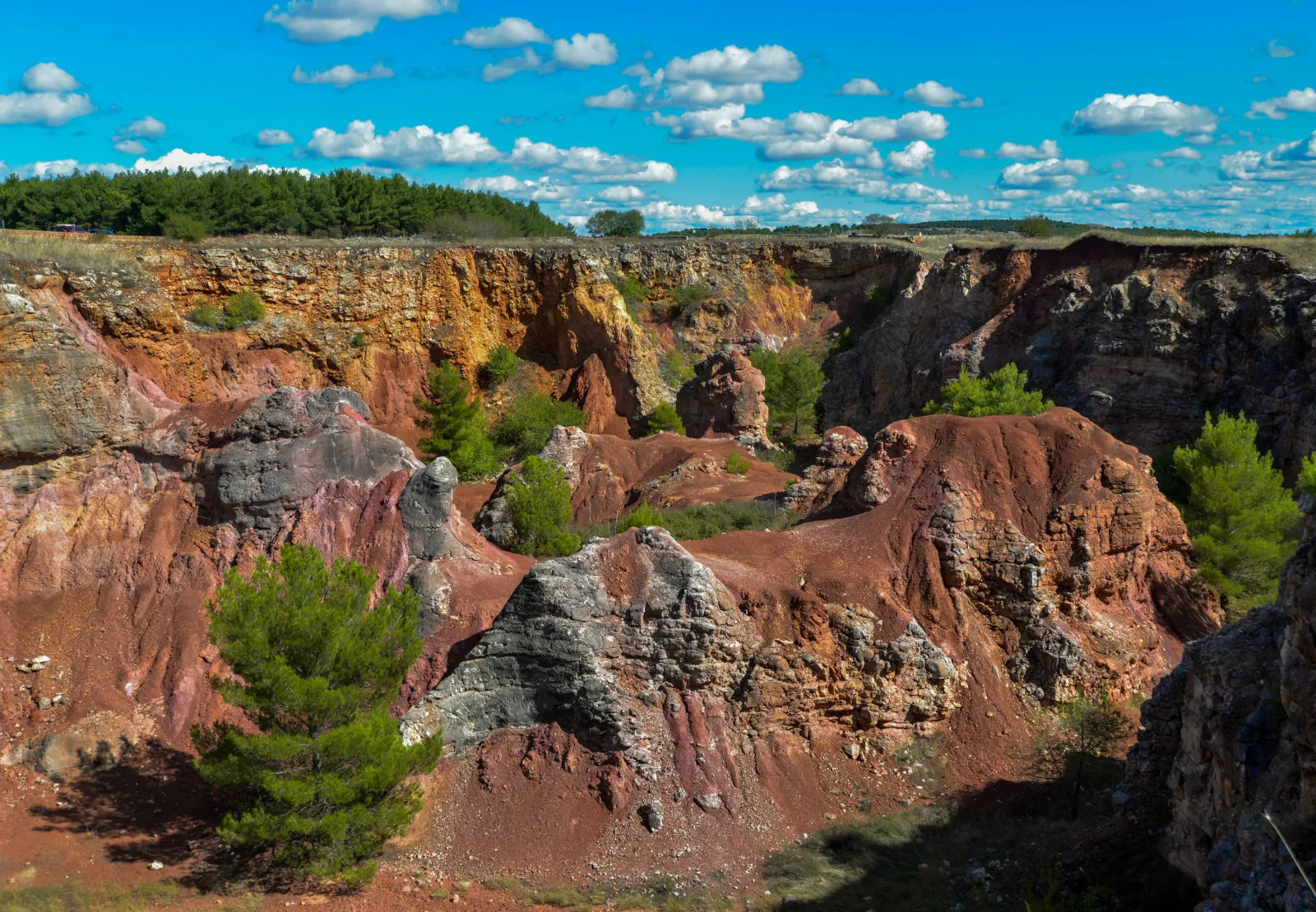 Escursione alle Cave di Bauxite nel Geoparco dell'Alta Murgia