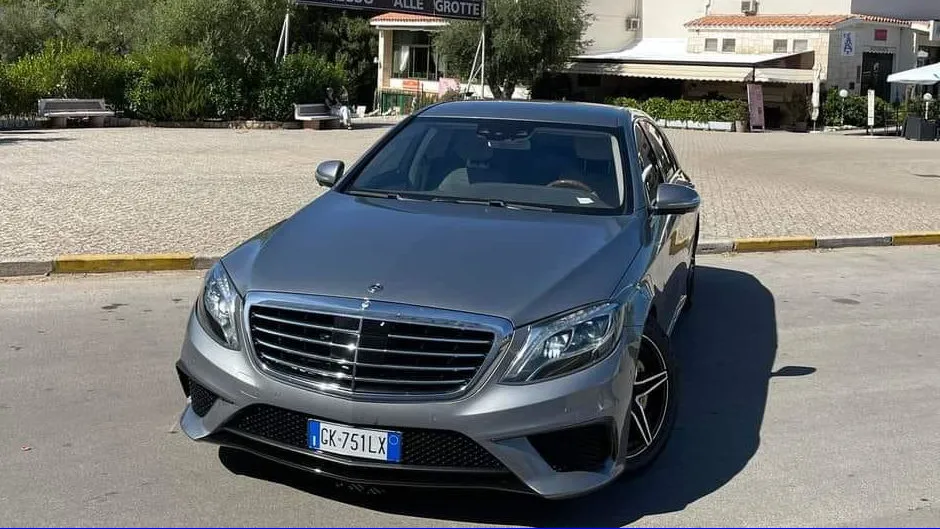 Luxury car rental with driver in Puglia