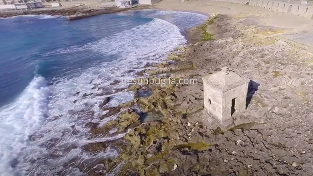 Santa Maria di Leuca: ancient watchtower on the rocks