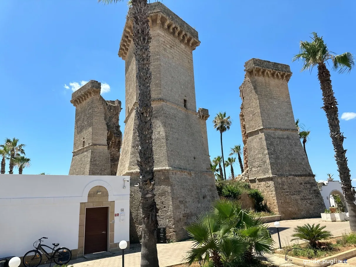 the 4 columns, coastal tower of Santa Maria al Bagno