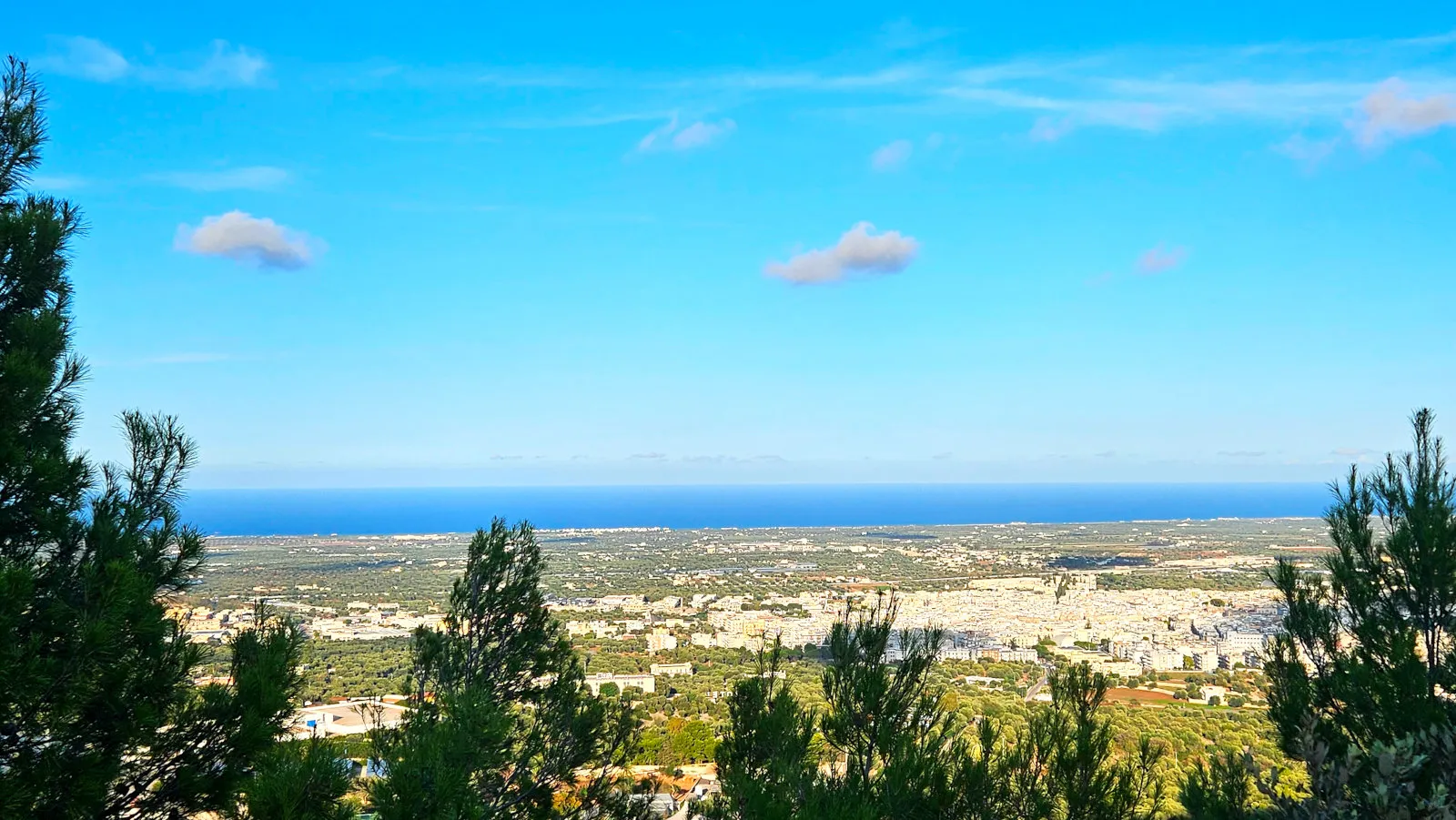 Selva di Fasano, la vue panoramique de Fasano et la plaine vers la mer