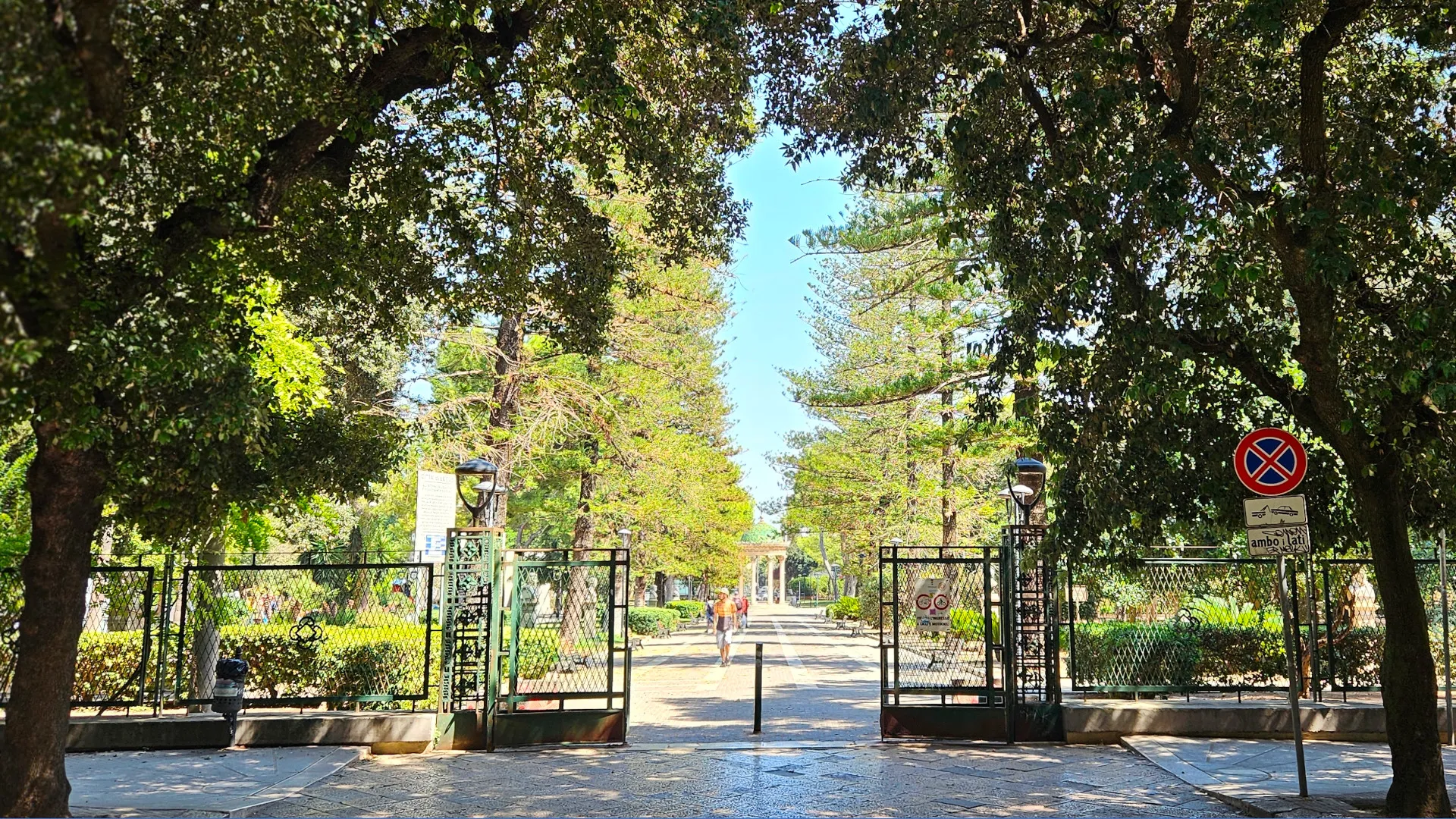 Lecce, jardins publics Giuseppe Garibaldi, vue d'entrée