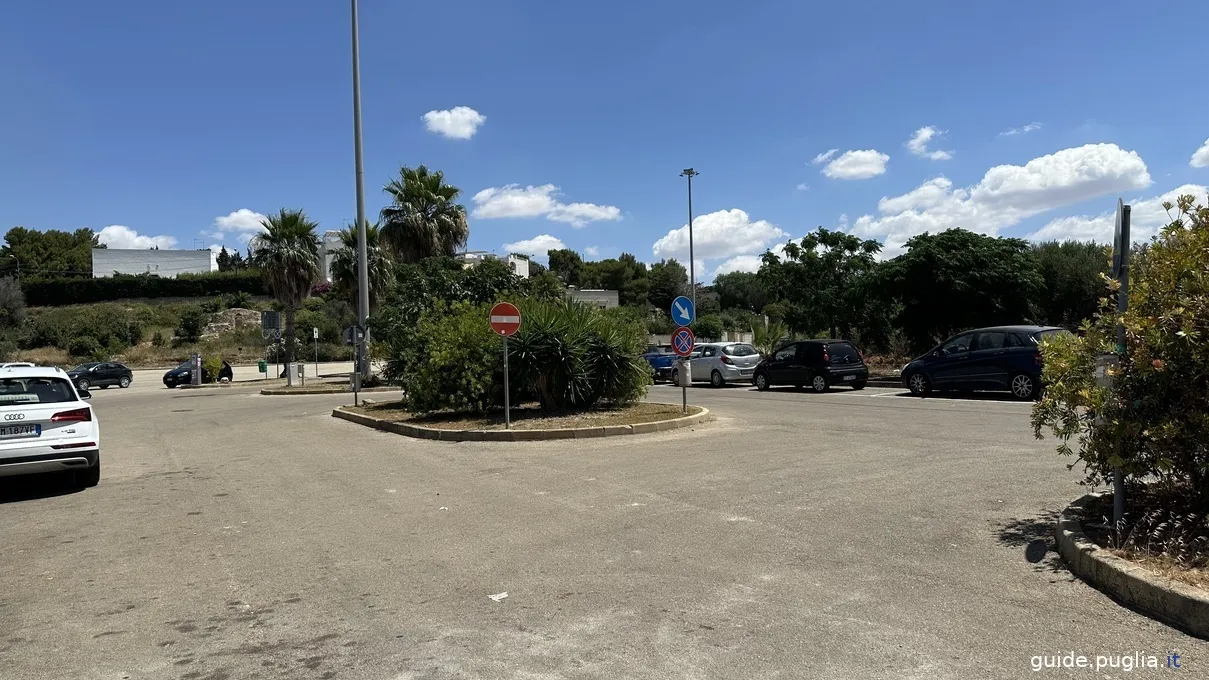 Parkplatz, Santa Maria al Bagno, die 4 Säulen