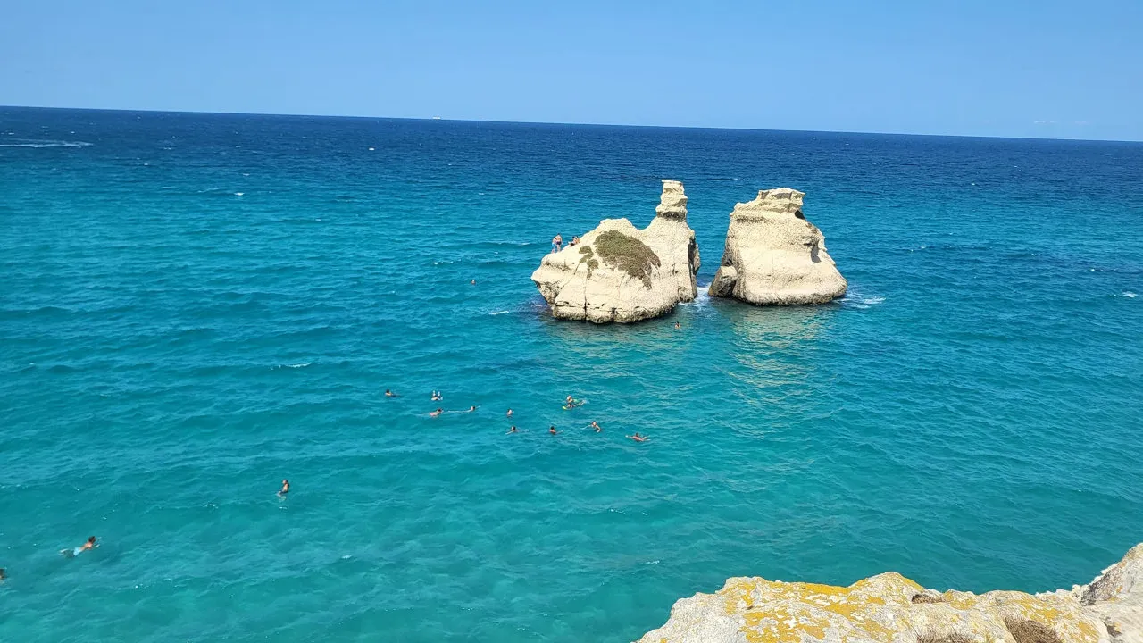 Torre dell'Orso, due sorelle