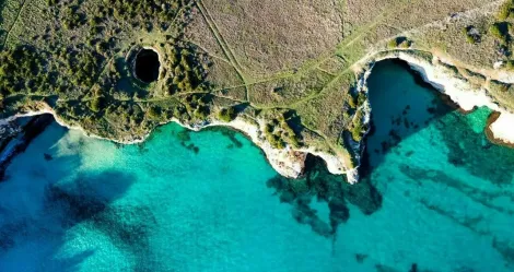 Baie de Mulino d'acqua et grotte brisée à Otranto, un vrai paradis !
