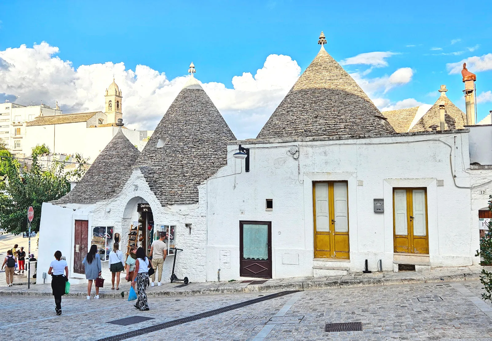 Visita Guidata di Alberobello per gruppo privato con radioguida personale (IT)