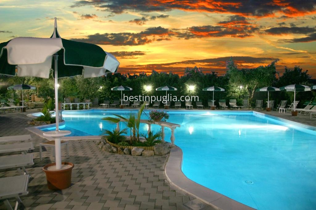 Villaggio Club Degli Ulivi, piscina solarium