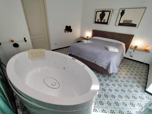 Sonnino Suite jacuzzi apartment