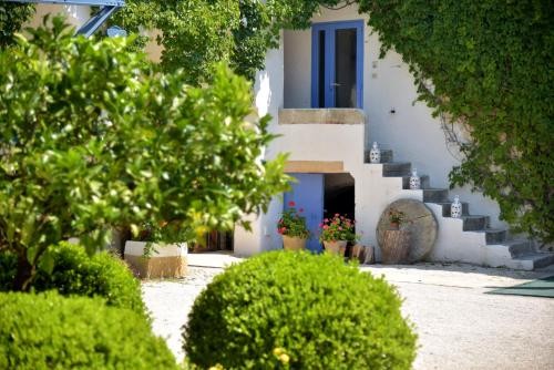 Masseria La Macchiola & Corti del Mito